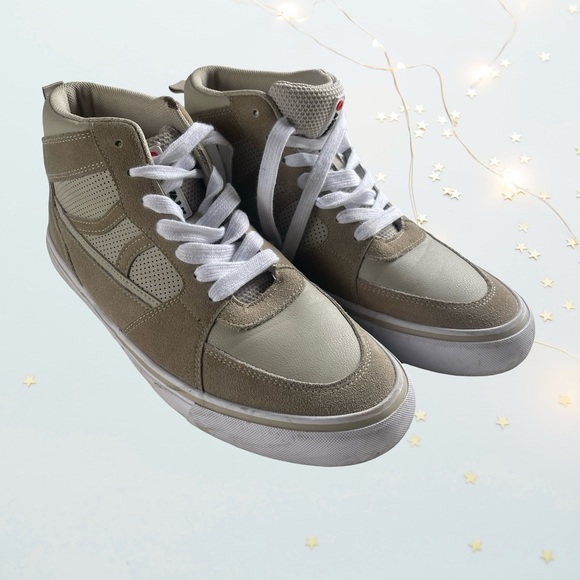 Airwalk Other - Airwalk High-Top Sneakers in Tan and White size 9